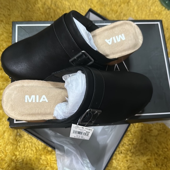 Women’s casual black clogs - Picture 3 of 7